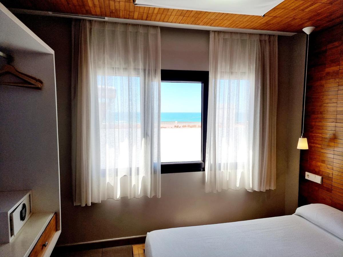 Apartamentos El Arrecife Conil De La Frontera Exterior photo